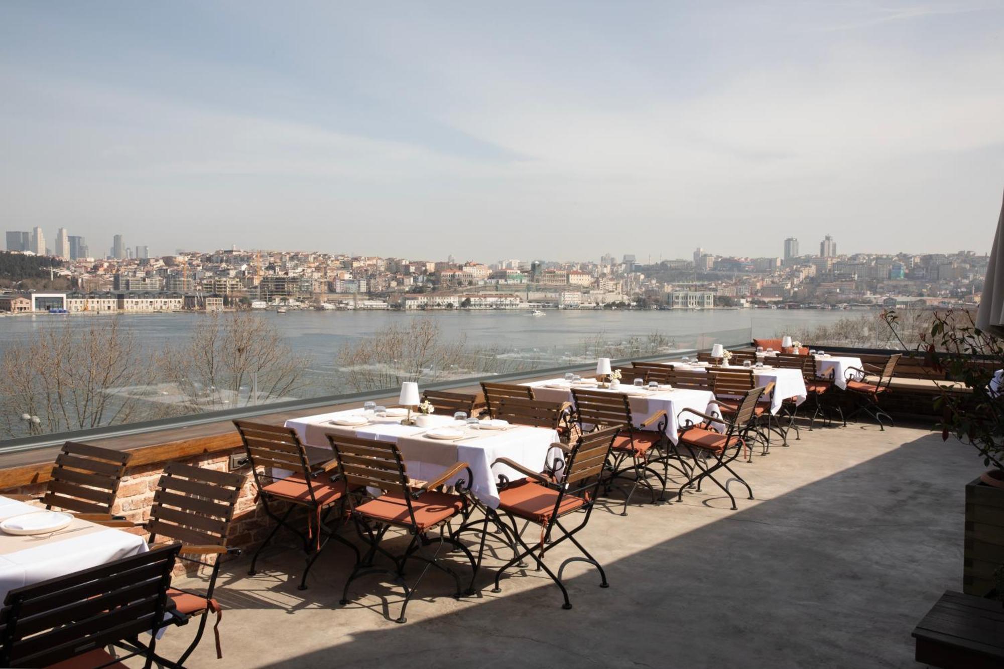 Istanbul Old City Colorful Houses Balat Petrion Hotel Istambul Exterior foto